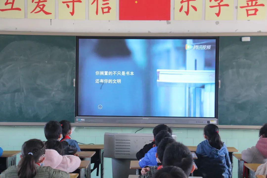 时尚发型女孩